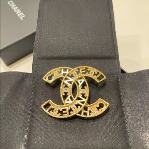 (Sold)Authentic Chanel CC gold crystal brooch